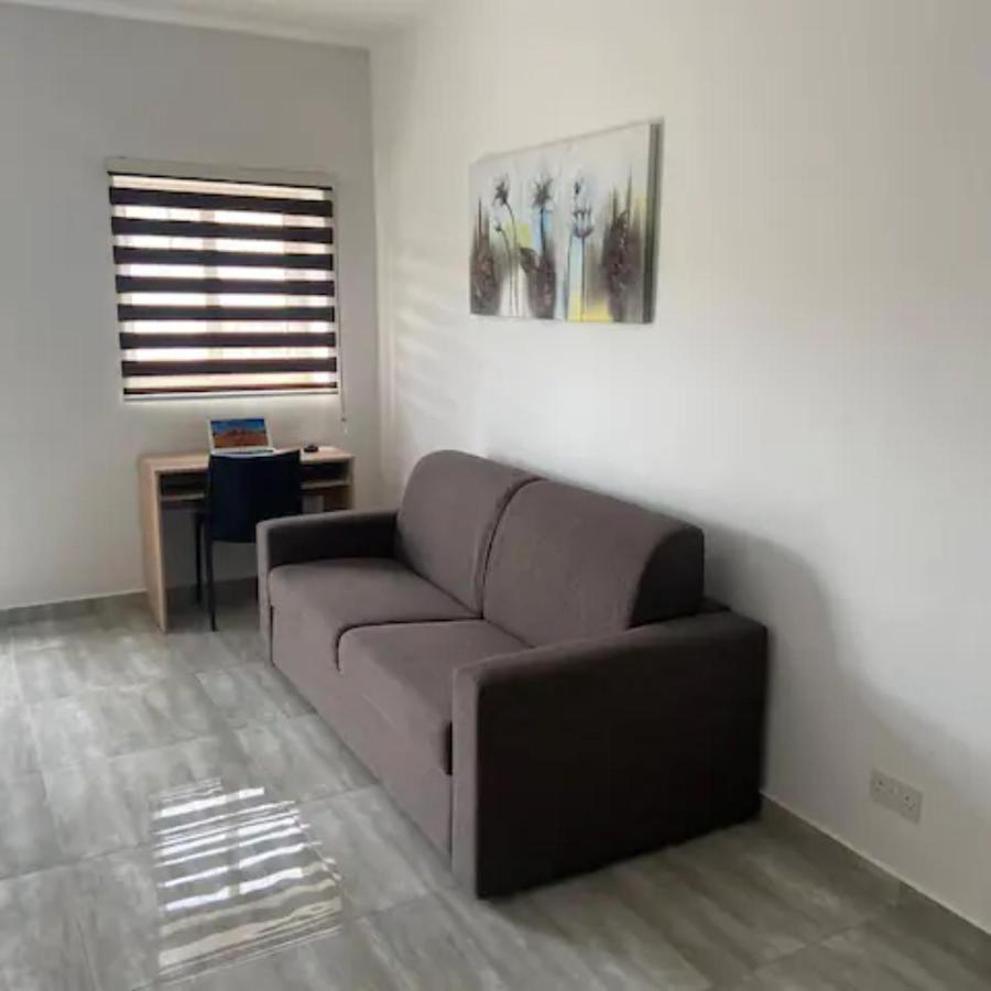 F10 Room 3, Private Room Two Single Beds Shared Bathroom In Shared Flat Msida Exterior photo